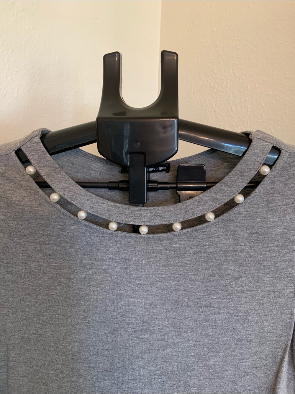 Cable & Gauge Grey Pearl-Trim Short Sleeve Top - Picture 4 of 6